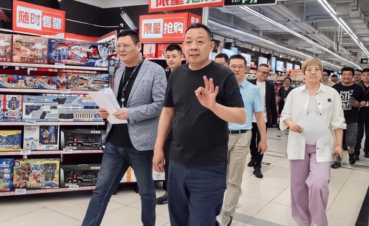 明星老能上热点,_影视行业专业精神流失_明星带货线上趋势