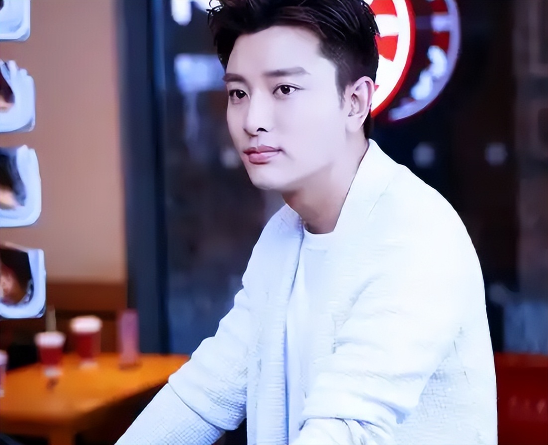 明星带货线上趋势_影视行业专业精神流失_明星老能上热点,
