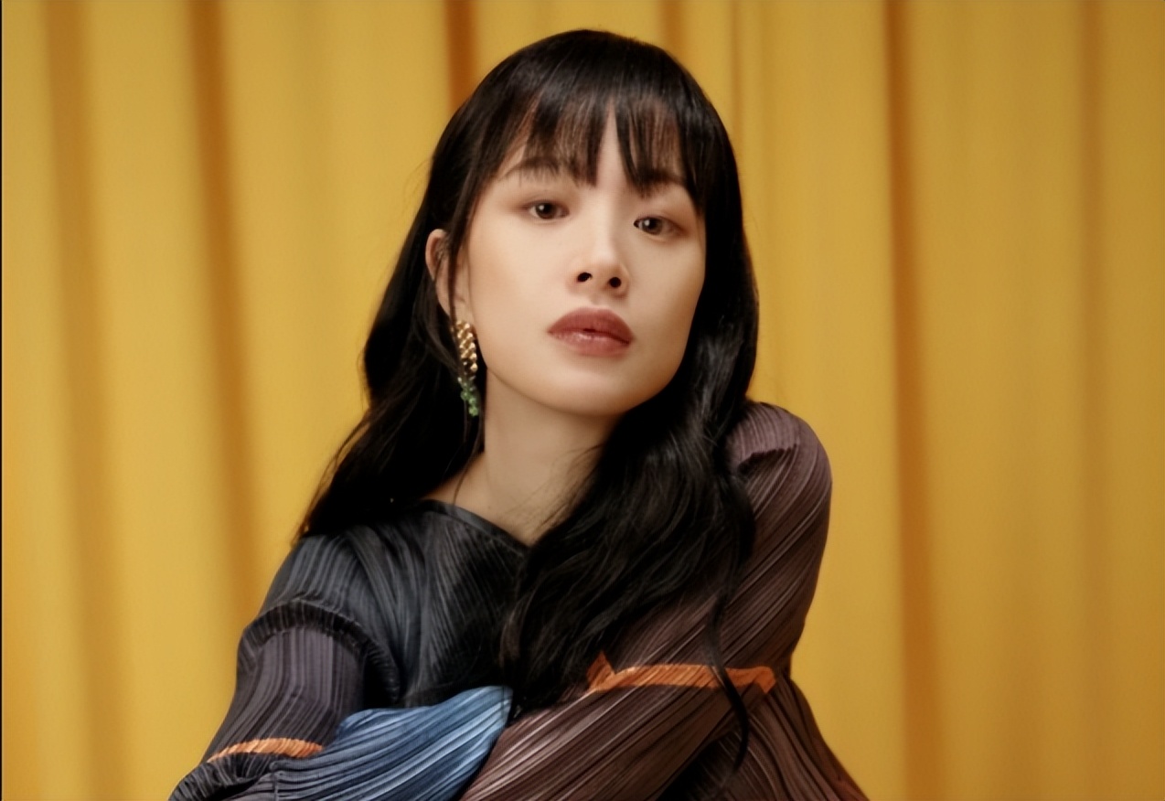韩雪曝娱乐圈某女明星黑料,_那英虐待员工事件_娱乐圈明星丑闻